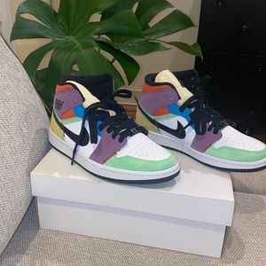 Air Jordan 1 Mid SE